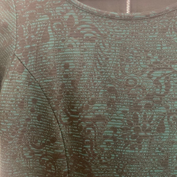 Ann Taylor Paisley Jacquard Short Sleeved Green and Black Top - Size S - Picture 5 of 12